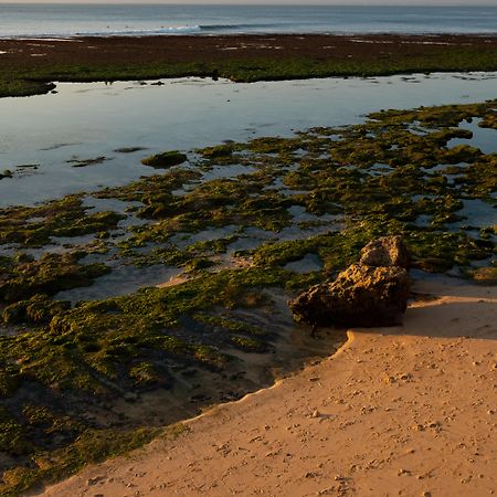 Anantara Uluwatu Bali Resort Ngoại thất bức ảnh The bay at low tide